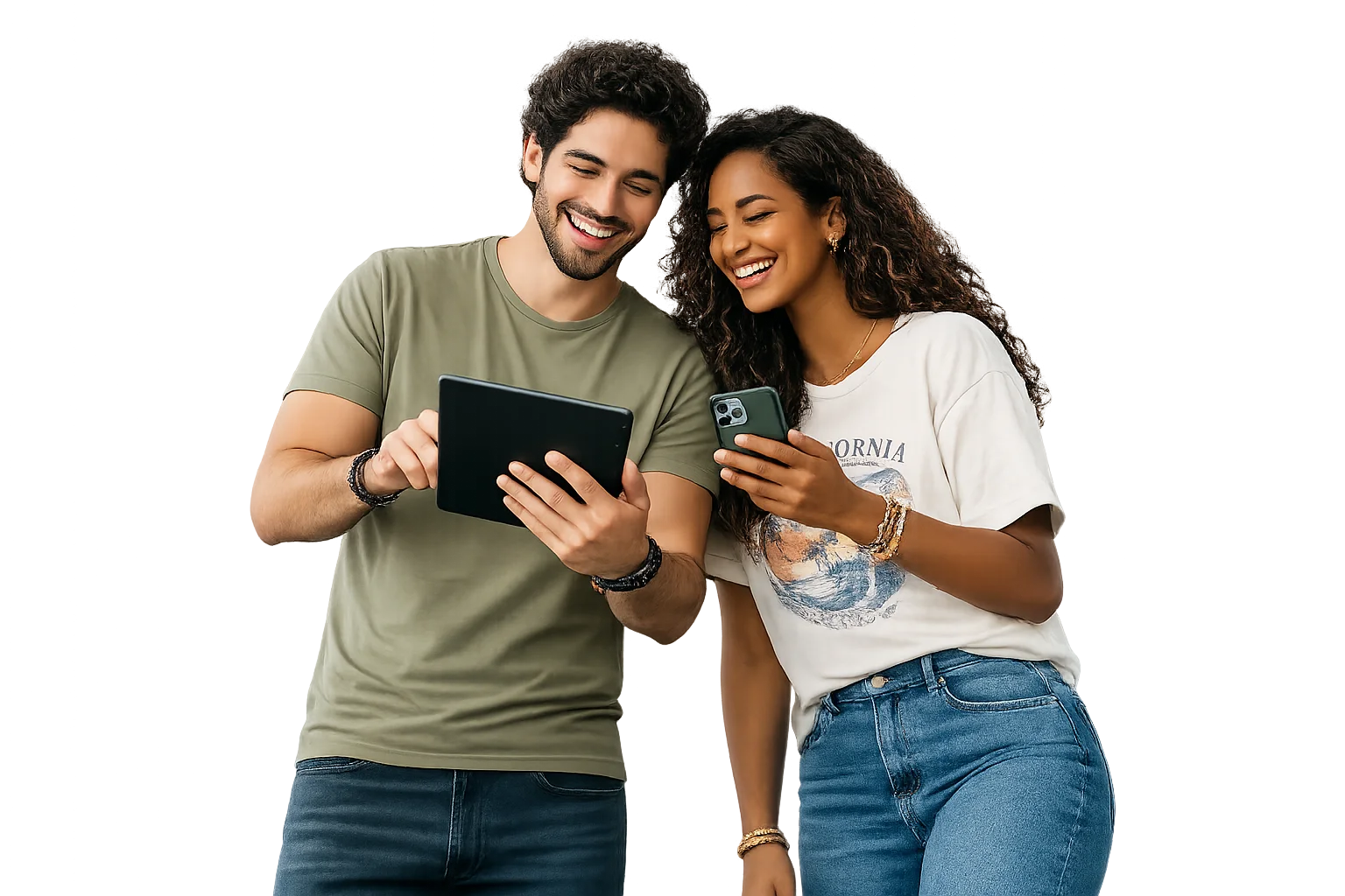 Casal usando internet fibra óptica em casa